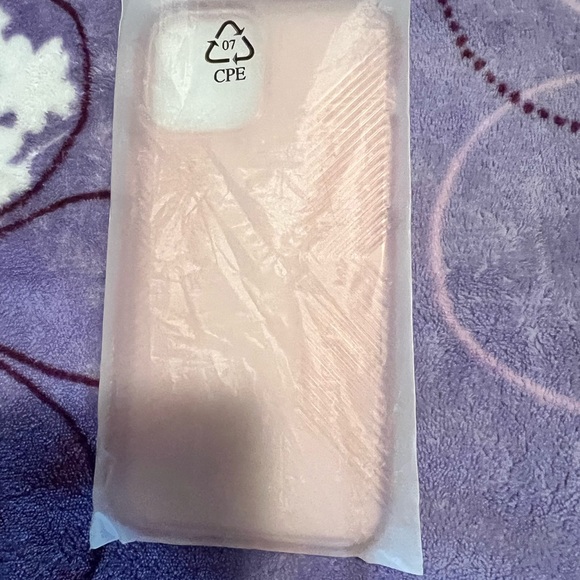 Like new pink speck case - Picture 3 of 4